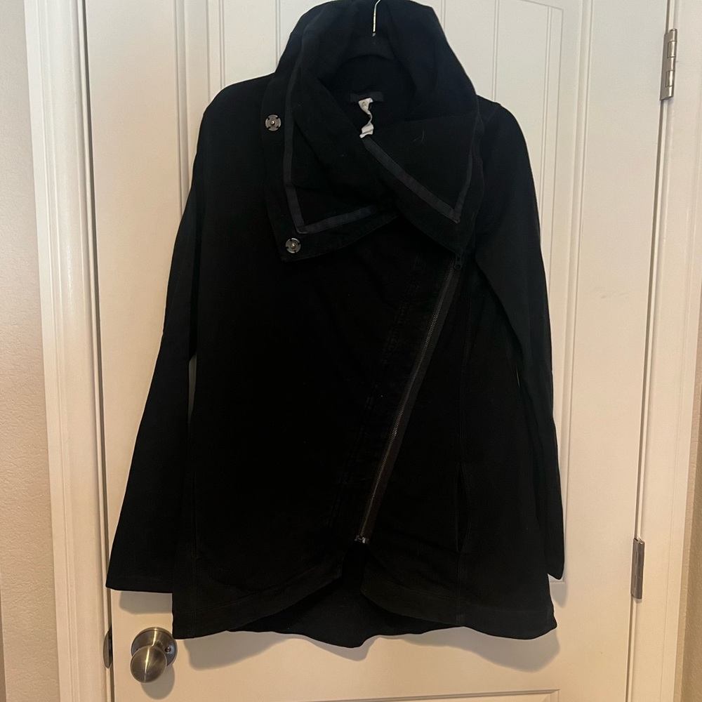Lululemon jacket - Picture 3 of 4